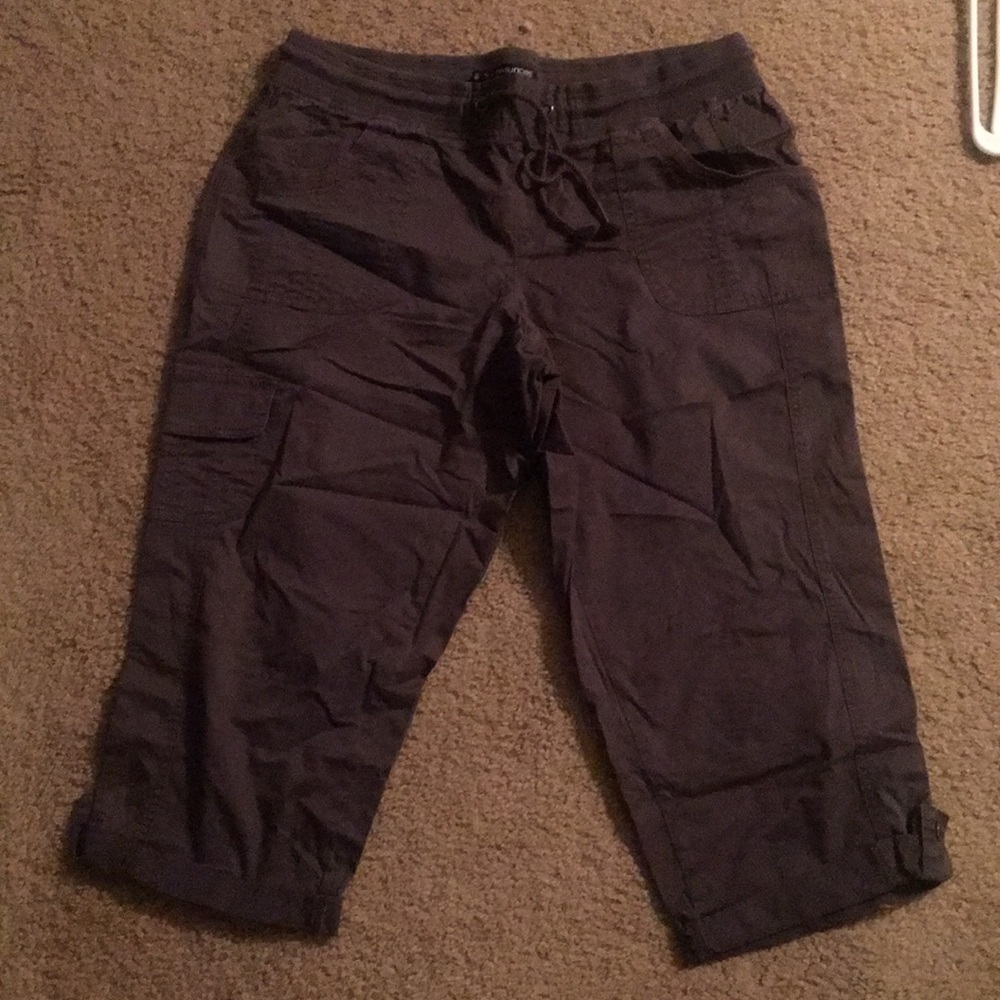 NWOT Maurices cargo capris size 0 14-16
